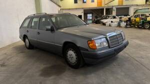 Bild 46/81 von Mercedes-Benz 250 TD (1992)