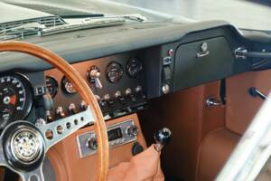 Image 45/50 de Jaguar E-Type (1970)