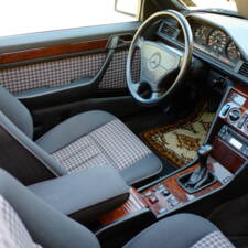 Image 81/171 of Mercedes-Benz E 220 (1994)