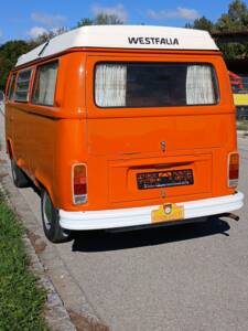 Image 2/21 of Volkswagen T2b Westfalia (1973)