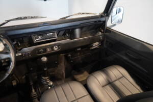 Bild 14/29 von Land Rover 90 (1988)
