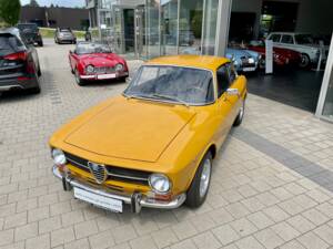 Bild 7/25 von Alfa Romeo Giulia GT 1300 Junior (1971)