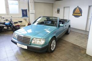 Afbeelding 27/50 van Mercedes-Benz 300 CE-24 (1993)