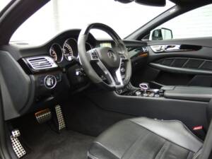Image 32/97 of Mercedes-Benz CLS 63 AMG S 4MATIC (2013)