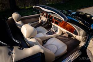 Image 37/70 of Jaguar XKR (2004)