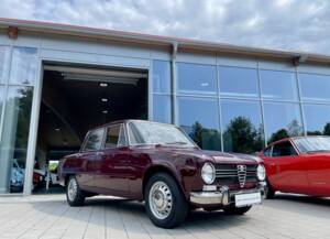 Image 19/23 of Alfa Romeo Giulia 1300 Super (1972)