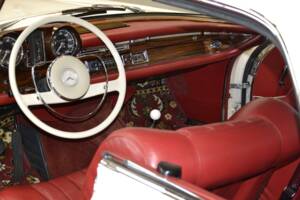 Image 37/61 de Mercedes-Benz 250 SE (1966)