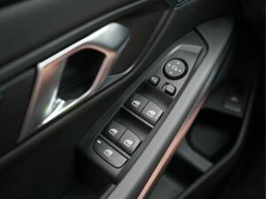 Image 43/50 of BMW 330i xDrive Touring (2025)