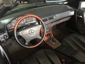 Afbeelding 3/8 van Mercedes-Benz SL 500 (1994)