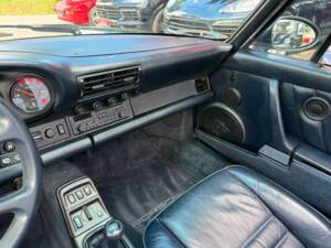 Immagine 17/40 di Porsche 911 Carrera 4 (1990)