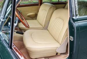 Image 21/31 of Jaguar 340 (1968)