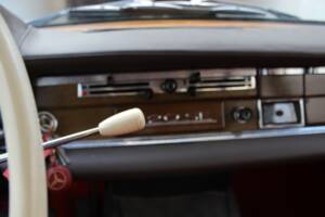Image 9/18 of Mercedes-Benz 220 SE b (1961)