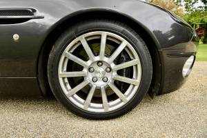 Bild 49/50 von Aston Martin V12 Vanquish S (2005)