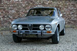Image 41/50 of Alfa Romeo 1750 GT Veloce (1970)