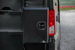 Bild 26/50 von MAN TGE 180 "The Adventurer" (2022)