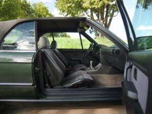 Bild 20/25 von BMW 320i (1990)