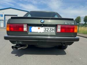 Image 5/55 de BMW 323i (1984)