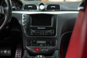 Bild 42/50 von Maserati GranTurismo 4.2 (2008)