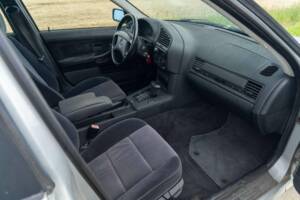 Image 37/40 de BMW 320i (1994)