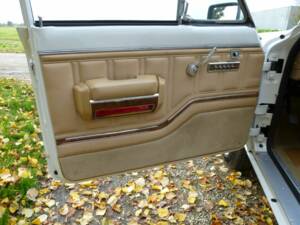 Image 38/50 of Jeep Wagoneer Brougham (1982)