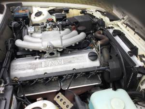 Imagen 10/20 de BMW 320i (1992)