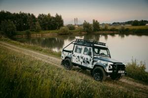 Bild 13/42 von Land Rover Defender Works V8 Trophy (2012)