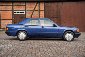 Imagen 13/48 de Mercedes-Benz 190 E 2.3 (1992)