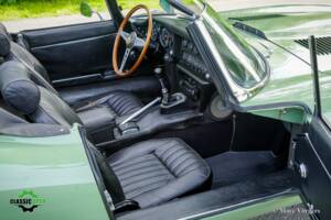 Image 10/60 de Jaguar E-Type (1969)