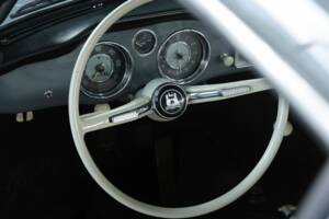 Image 24/50 of Volkswagen Karmann Ghia 1500 (1961)