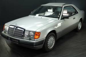 Immagine 1/50 di Mercedes-Benz 230 CE (1988)