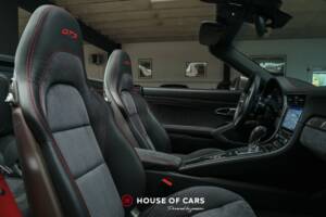 Image 19/25 of Porsche 911 Carrera 4 GTS (2017)