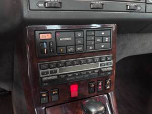Image 15/19 of Mercedes-Benz 500 SL (1990)