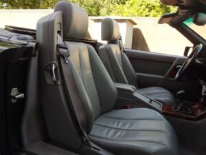 Image 67/96 of Mercedes-Benz 300 SL (1992)