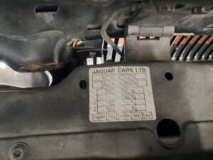 Image 42/50 of Jaguar XJ 8 Executive (1998)