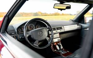 Image 21/47 of Mercedes-Benz SL 280 (1996)
