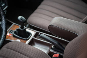 Image 26/77 de Mercedes-Benz 190 E 2.3 (1988)