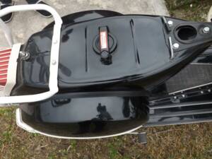 Bild 34/50 von Piaggio Vespa PX 125 E (1983)