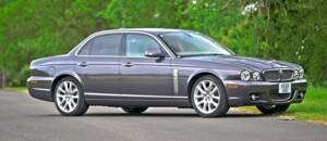 Image 7/50 de Jaguar XJ 8 4.2 (2009)
