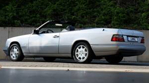 Image 12/74 of Mercedes-Benz E 320 (1997)