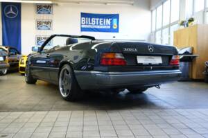 Immagine 7/30 di Mercedes-Benz 320 CE (1993)