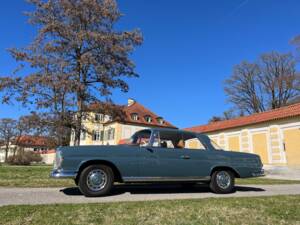Imagen 2/65 de Mercedes-Benz 220 SE b (1961)