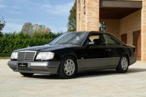Afbeelding 1/48 van Mercedes-Benz 200 CE (1990)