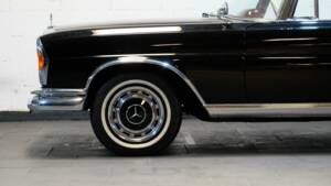 Bild 21/34 von Mercedes-Benz 220 SE b (1963)