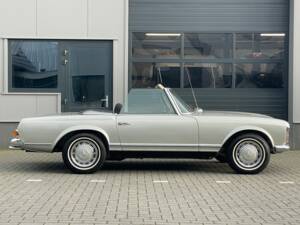 Image 2/22 de Mercedes-Benz 280 SL (1970)
