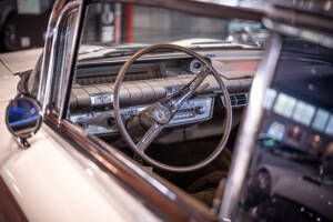 Image 12/18 of Buick Le Sabre Coupe (1960)