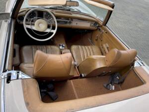 Image 27/38 de Mercedes-Benz 280 SL (1970)