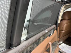 Image 18/25 of Volkswagen Phaeton 3.0 V6 TDI (2011)