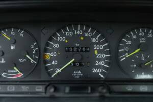 Obraz 39/50 pojazdu Mercedes-Benz 190 E 2.3-16 (1985)