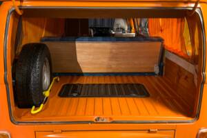 Image 41/59 of Volkswagen T2b Westfalia (1973)