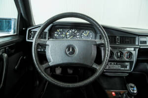 Image 8/50 de Mercedes-Benz 190 D (1986)